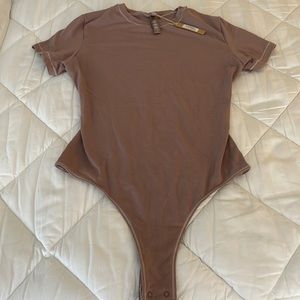 SKIMS COTTON JERSEY T-SHIRT BODYSUIT Sized Medium / Color Umber